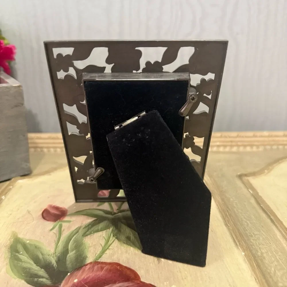 Small Floral Open Metalwork Photo Frame 2x3